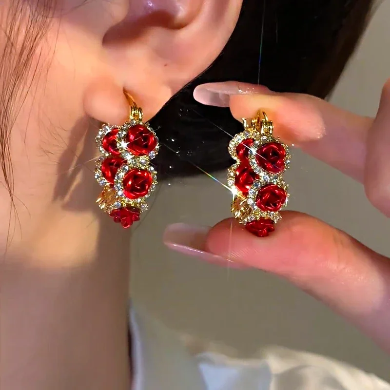 2024 Romantic Rose Flower Hoop Earrings for Women New Fashion Charming Elegant Temperament Ladies Wedding Party Premium Jewelry
2024 Romantic Rose Flower Hoop Earrings for Women New Fashion Charming Elegant Temperament Ladies Wedding Party Premium Jewelry