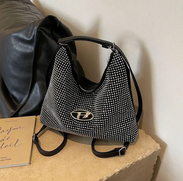 Winter Popular Large-capacity Tote Bag Fashionable Versatile Backpack 2026 New Niche Designer Simple Women's Messenger Bag
Winter Popular Large-capacity Tote Bag Fashionable Versatile Backpack 2026 New Niche Designer Simple Women's Messenger Bag