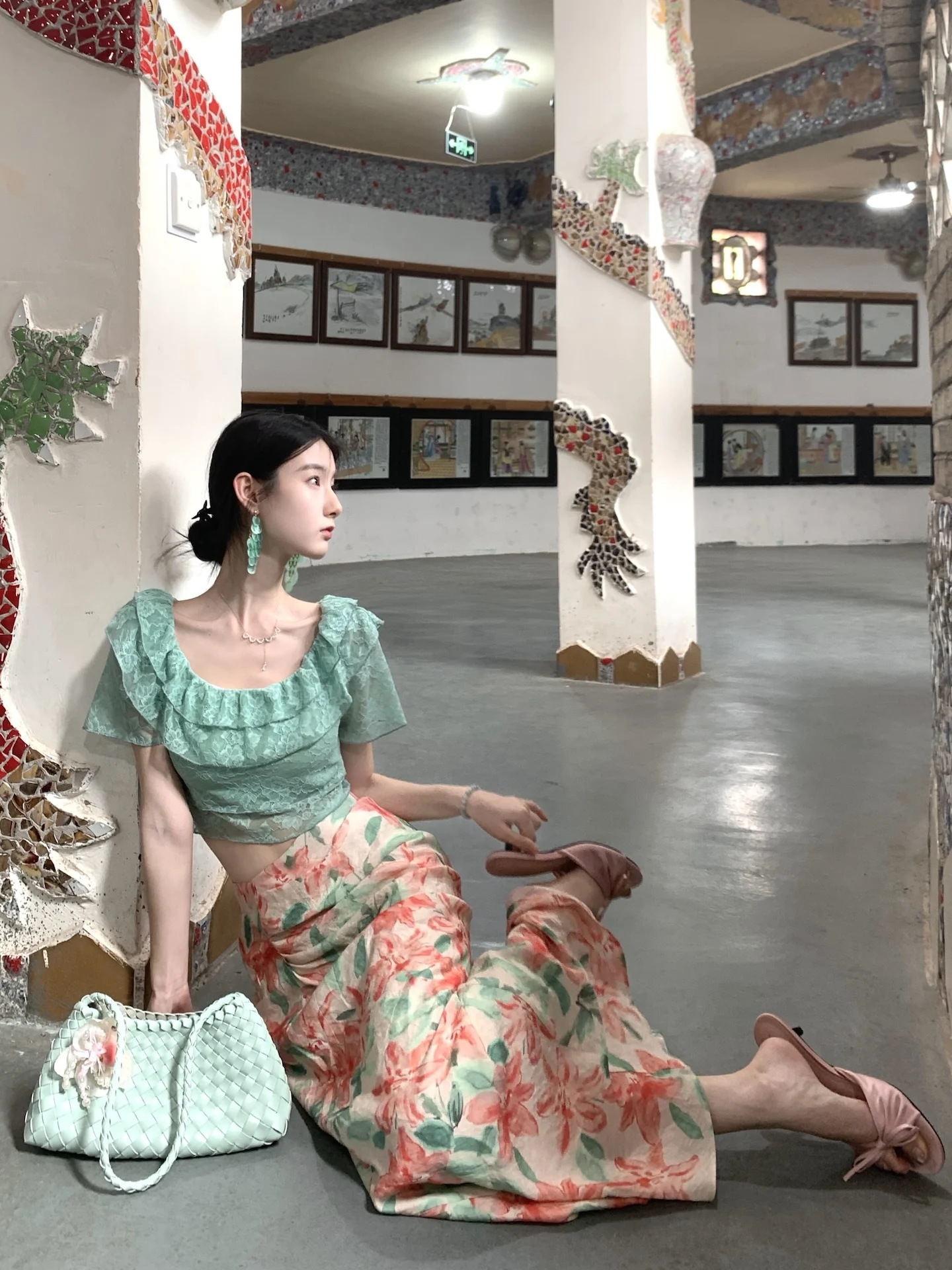 WalkinDark Qingyu Fan Lace Short Sleeve Top And Fish Tail Half Skirt Set Ethnic Style Floral Trim Blue Glaze Spring Fashion W...
WalkinDark Qingyu Fan Lace Short Sleeve Top And Fish Tail Half Skirt Set Ethnic Style Floral Trim Blue Glaze Spring Fashion W...