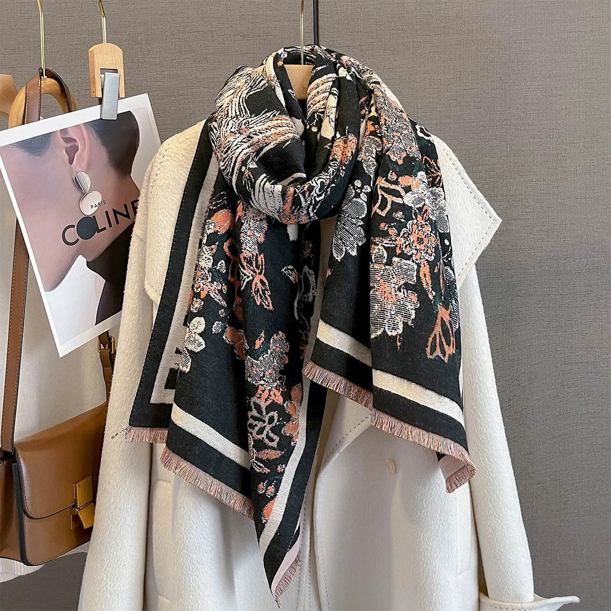 Новый роскошный брендовый кашемировый шарф, зимние женские жаккардовые шали из пашмины, теплое одеяло, женский платок, бандана, толстые шарфы
Новый роскошный брендовый кашемировый шарф, зимние женские жаккардовые шали из пашмины, теплое одеяло, женский платок, бандана, толстые шарфы