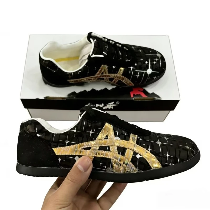 Designer Brand Martial arts shoes Comfortable Tai Chi shoes Anti-Slippery Taekwondo Shoes Wearable Indoor Sports Shoe Men Women
Designer Brand Martial arts shoes Comfortable Tai Chi shoes Anti-Slippery Taekwondo Shoes Wearable Indoor Sports Shoe Men Women