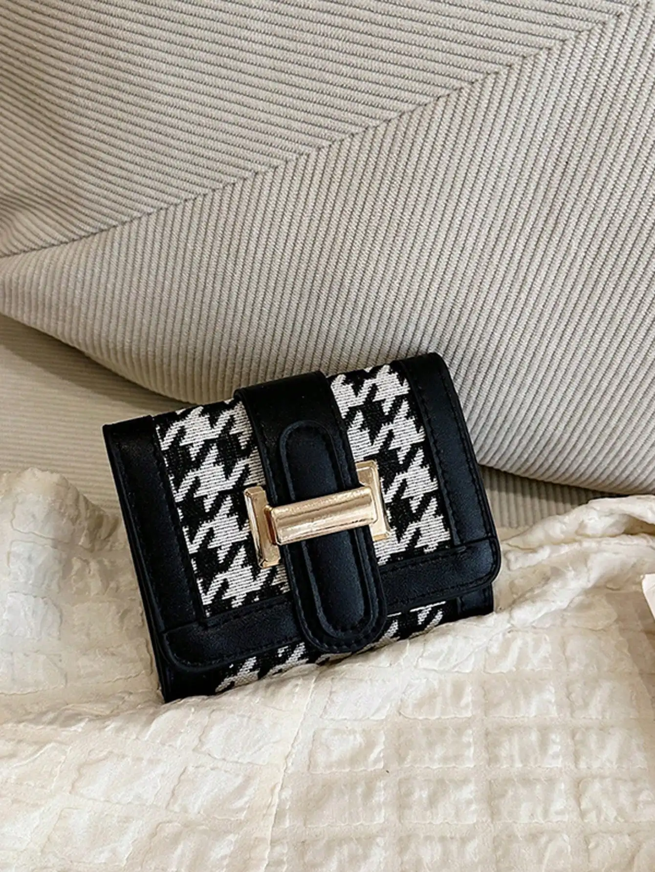 3-Fold Women's Black Houndstooth Flip Closure Short Wallet, Multiple Card Slots Anti-Theft Bank Card Holder, Vintage Fashion Coin Purse For Women Wallet Mini Wallet Purse Wallet Small Wallet
3-Fold Women's Black Houndstooth Flip Closure Short Wallet, Multiple Card Slots Anti-Theft Bank Card Holder, Vintage Fashion Coin Purse For Women Wallet Mini Wallet Purse Wallet Small Wallet