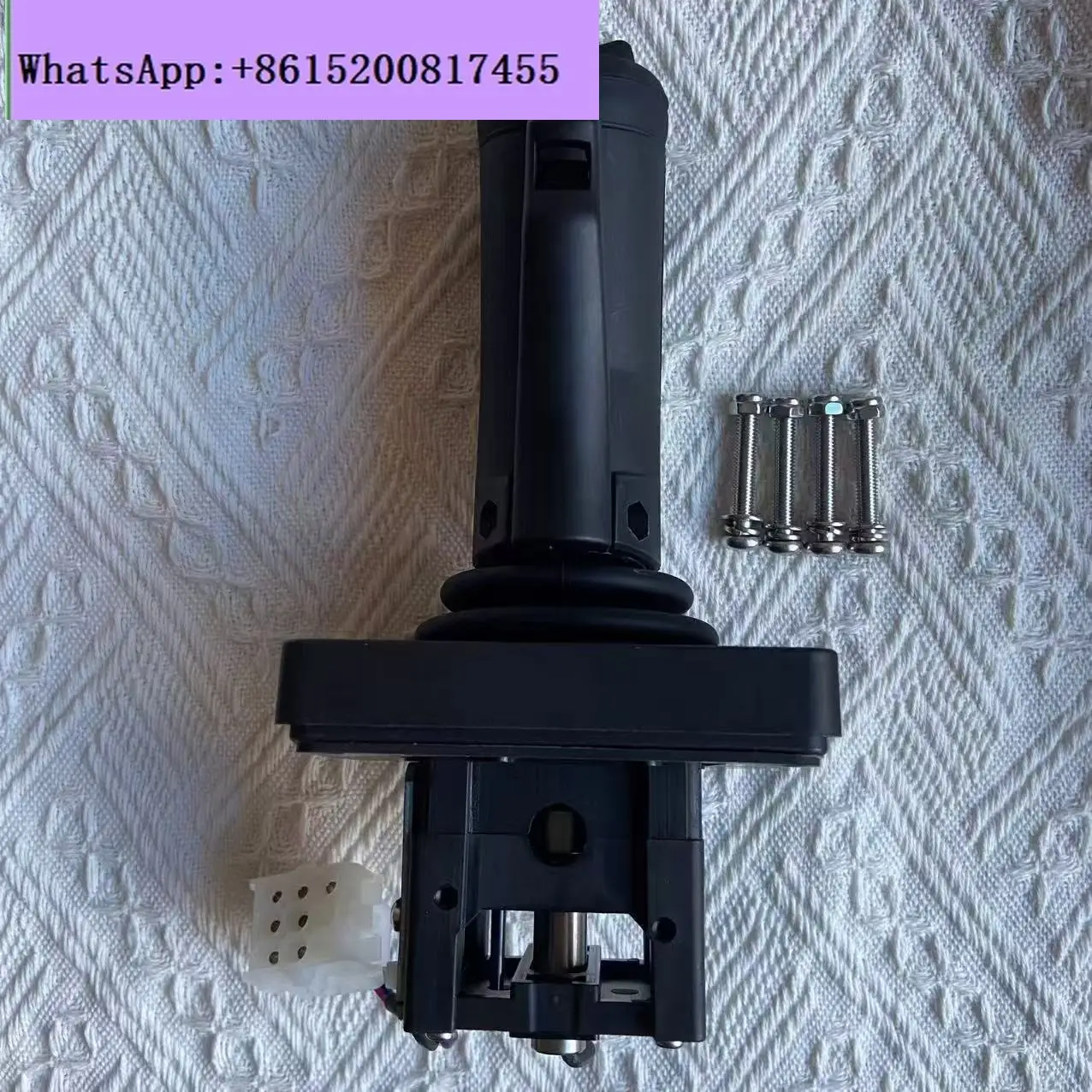 1001134438 High quality oystick Controller for JLG Lifts 6RS 10RS 932RS 3248RS 1532R 1932R
1001134438 High quality oystick Controller for JLG Lifts 6RS 10RS 932RS 3248RS 1532R 1932R