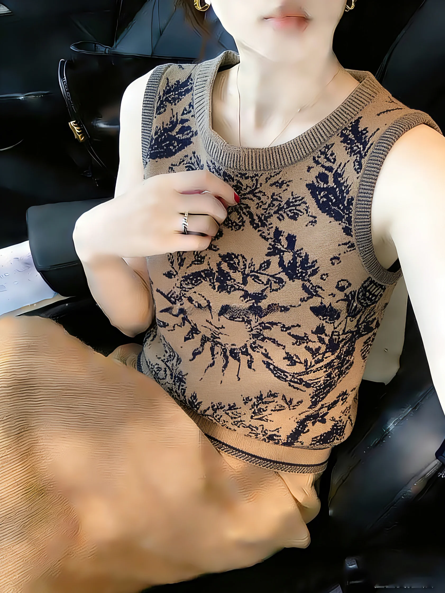 Retro Print Knitted Strap Vest Women's Summer New Style Slim Fit Outerwear Top Self-kept Recommended Fashion Sensation
Retro Print Knitted Strap Vest Women's Summer New Style Slim Fit Outerwear Top Self-kept Recommended Fashion Sensation