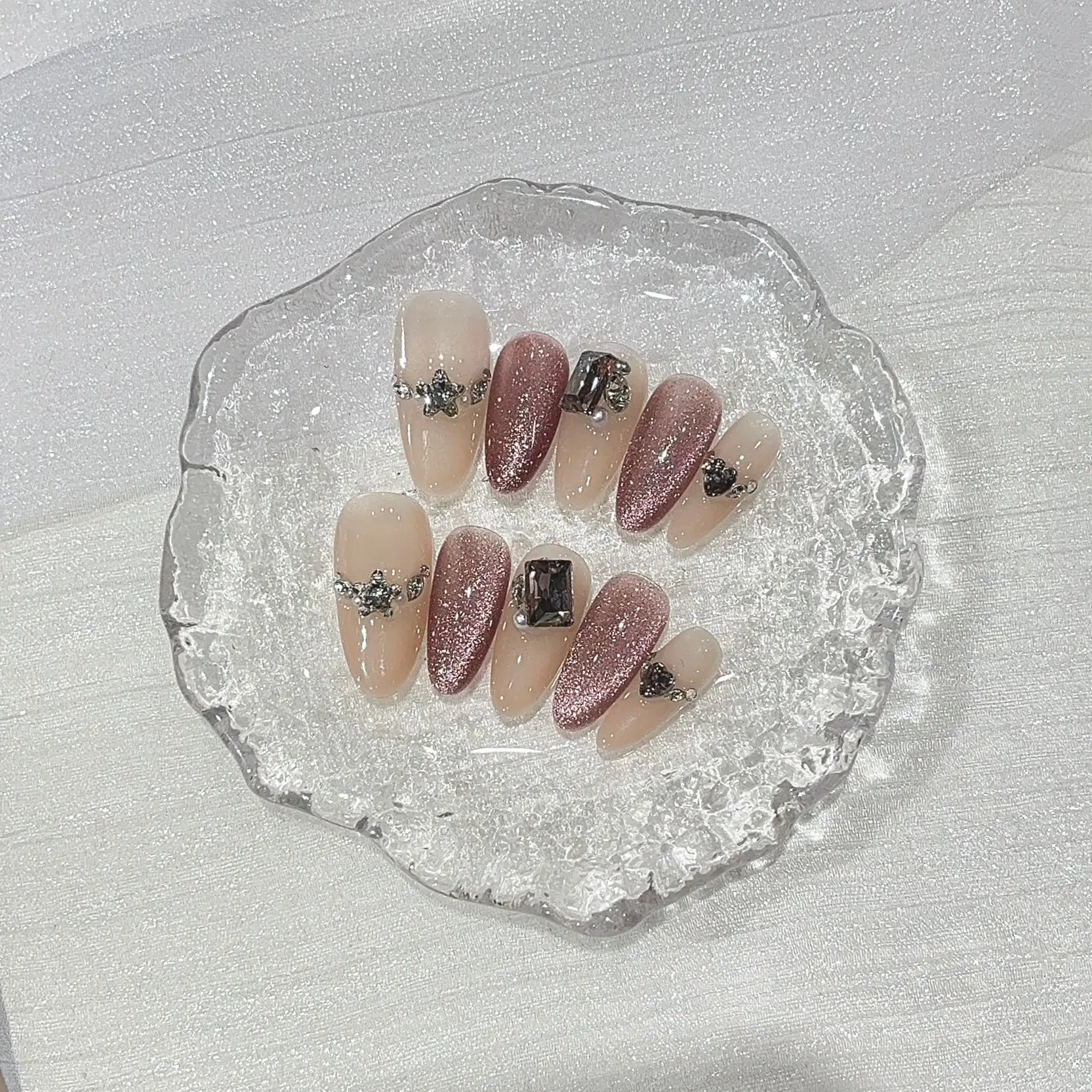 10Pcs Handmade Short Almond Nude Pink Fake Nails with Diamond Nails Art Fashion Pink Cat Eye Press on False Nails Full Wearable
10Pcs Handmade Short Almond Nude Pink Fake Nails with Diamond Nails Art Fashion Pink Cat Eye Press on False Nails Full Wearable