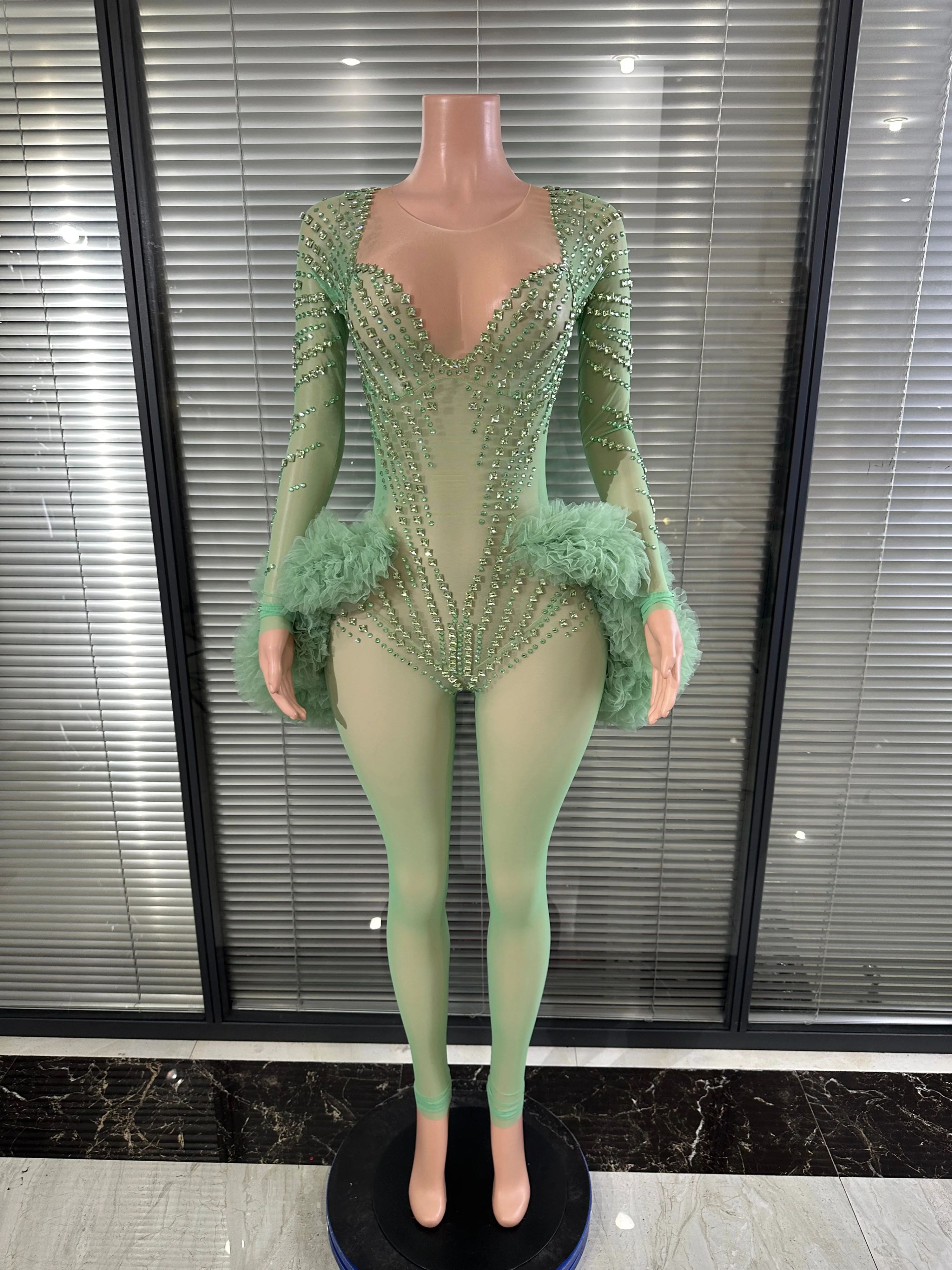 Women Luxurious Green Sheer Mesh Tulle Long Sleeve Stage Performance Evening Party Costume Skinny Rhinestone Bodysuit
Women Luxurious Green Sheer Mesh Tulle Long Sleeve Stage Performance Evening Party Costume Skinny Rhinestone Bodysuit