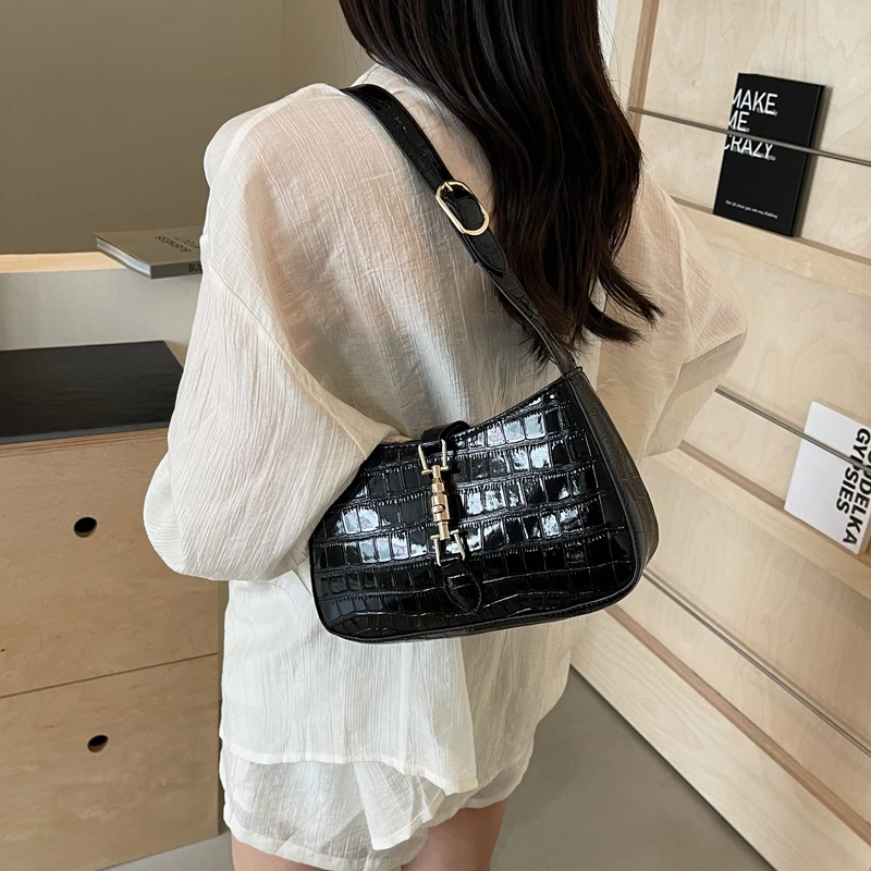 Women Luxury Vintage Style Leather Tote Bag Classic Elegant Shoulder Handbag High End Crossbody Design Daily Commuter Carry
Women Luxury Vintage Style Leather Tote Bag Classic Elegant Shoulder Handbag High End Crossbody Design Daily Commuter Carry