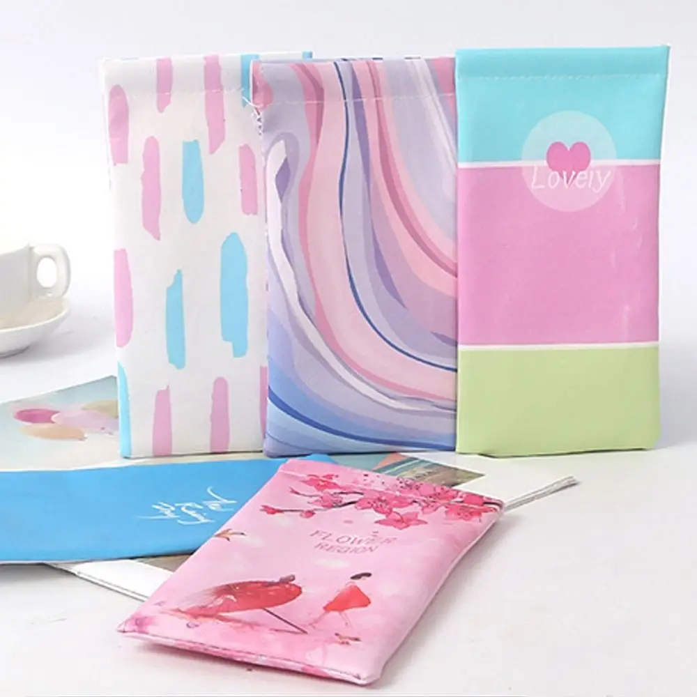 Creative PU Leather Glasses Bag Floral Print Soft Storage Pouch Anti Pressure Glasses Protective Cover Men
Creative PU Leather Glasses Bag Floral Print Soft Storage Pouch Anti Pressure Glasses Protective Cover Men