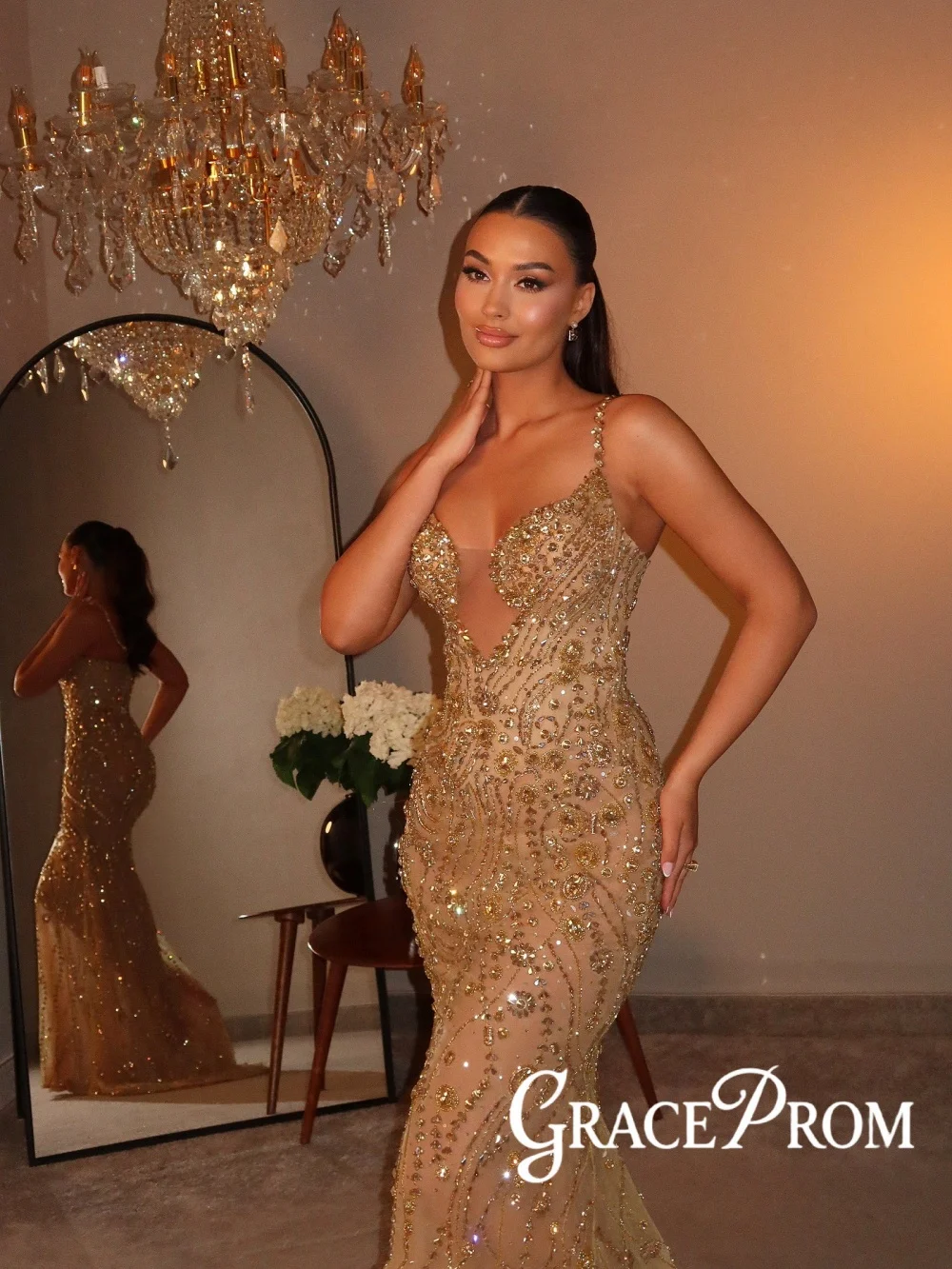 Golden Crystal Embroidery Evening Dress Sexy Illusion Thin Straps Wedding Party Gown Customized Luxurious Beaded Prom Dresses
Golden Crystal Embroidery Evening Dress Sexy Illusion Thin Straps Wedding Party Gown Customized Luxurious Beaded Prom Dresses
