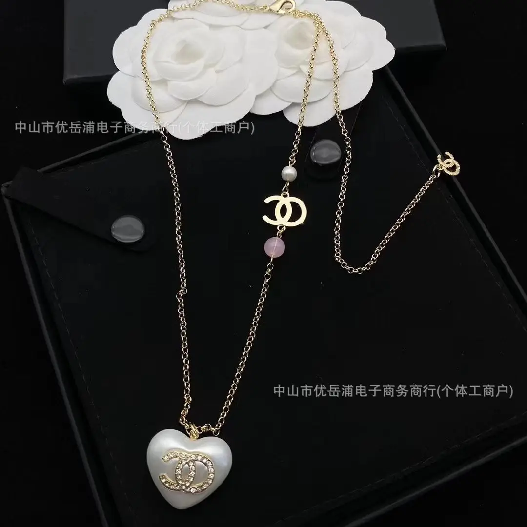 Real Shot Double Resin White Peach Heart Powder Bead Necklace Women's Fashion Peach Heart Collarbone Chain
Real Shot Double Resin White Peach Heart Powder Bead Necklace Women's Fashion Peach Heart Collarbone Chain