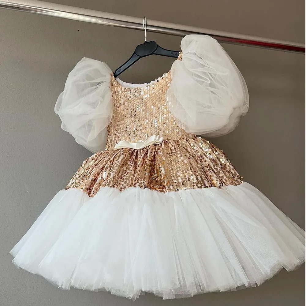 Cute Gold Seuqined Flower Girl Dresses White Tulle Puff Sleeve 2023 New Girls Birthday Gowns First Communion
Cute Gold Seuqined Flower Girl Dresses White Tulle Puff Sleeve 2023 New Girls Birthday Gowns First Communion