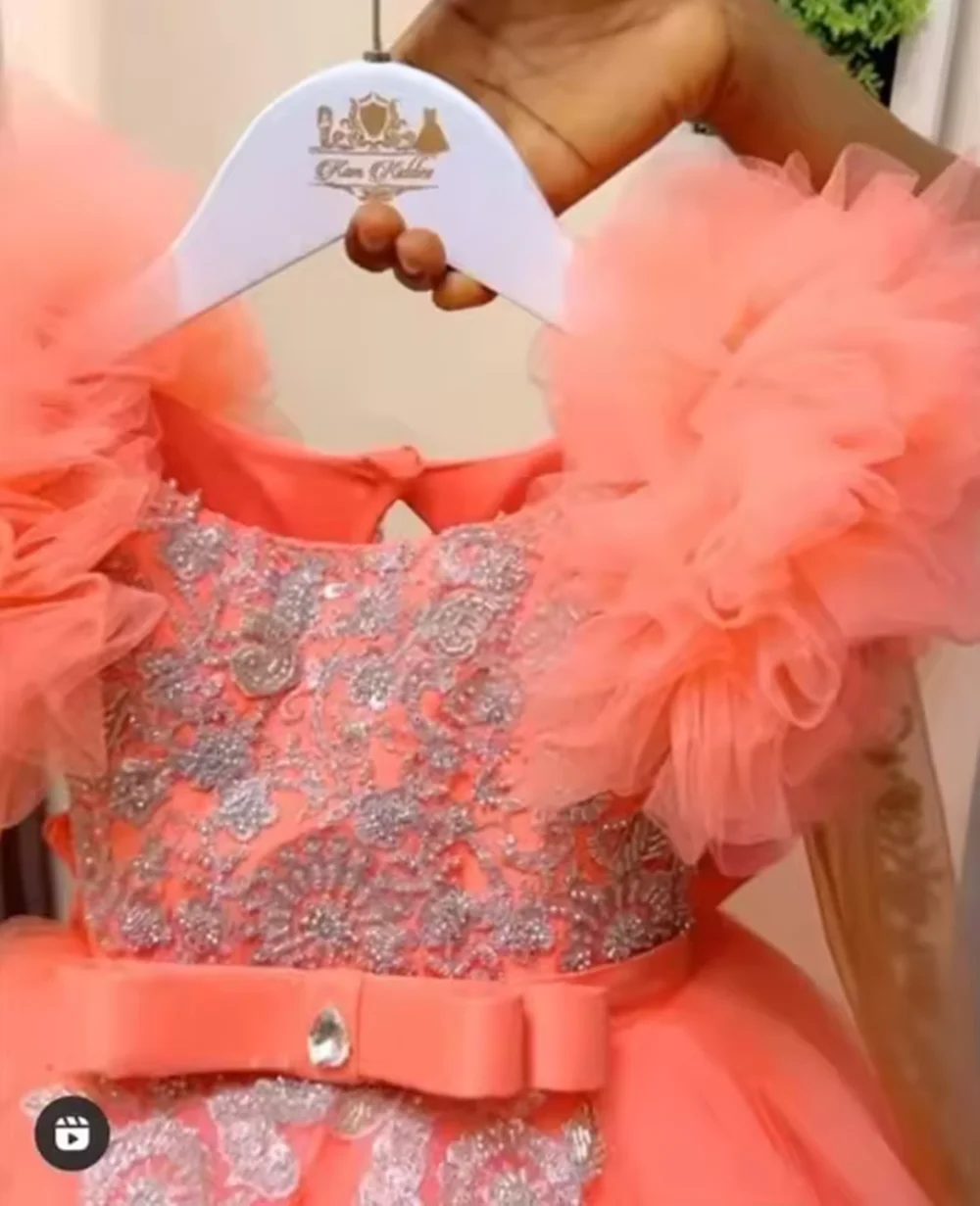 Peach Pink Little Baby Girls Birthday Party Dresses Lace Appliqued Flower Girl Dresses Kids Ball Gown Dress for Photo Shoot 
Peach Pink Little Baby Girls Birthday Party Dresses Lace Appliqued Flower Girl Dresses Kids Ball Gown Dress for Photo Shoot