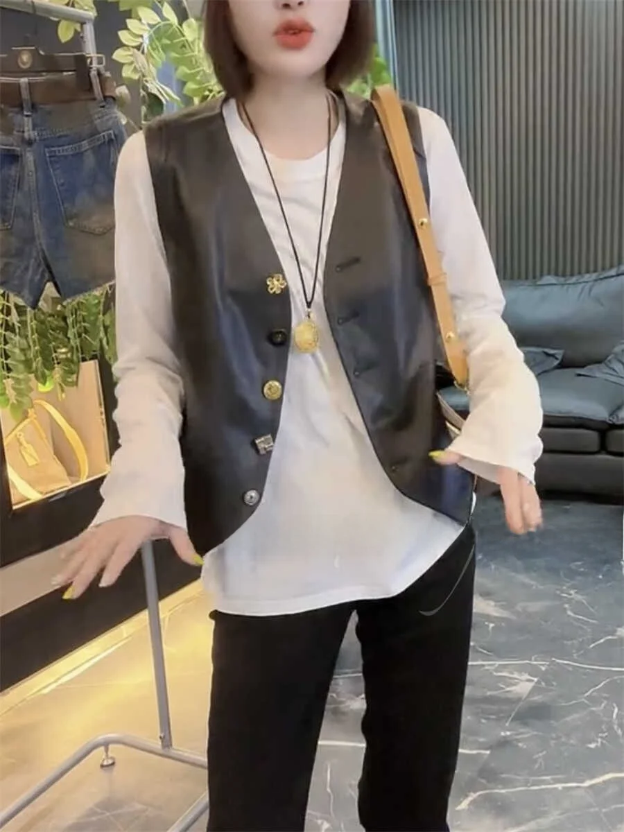 Faionable ort Svel Bla Leather Vest Women's Autumn New Sle Versatile Commute Sle V-Ne Single Button Closure
Faionable ort Svel Bla Leather Vest Women's Autumn New Sle Versatile Commute Sle V-Ne Single Button Closure