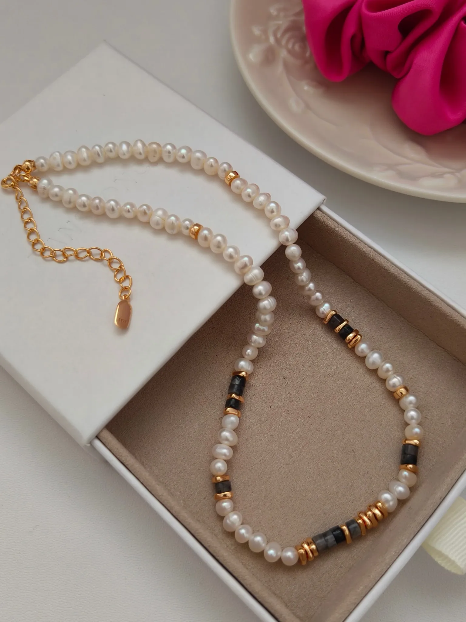 Niche Design S925 Silver Plated 18k Gold | Natural Pearl | Black Glitter | Chain Length 38cm+6cm
Niche Design S925 Silver Plated 18k Gold | Natural Pearl | Black Glitter | Chain Length 38cm+6cm