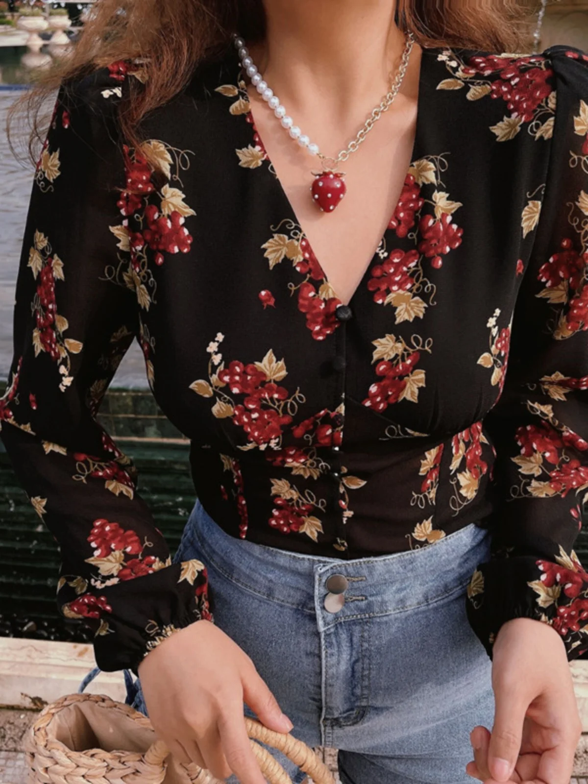 Retro Chenopod Grape Print V-neck Bubble Sleeve Slimming Shirt Top Polyester Fiber Long Sleeve Short Length Button Craft
Retro Chenopod Grape Print V-neck Bubble Sleeve Slimming Shirt Top Polyester Fiber Long Sleeve Short Length Button Craft