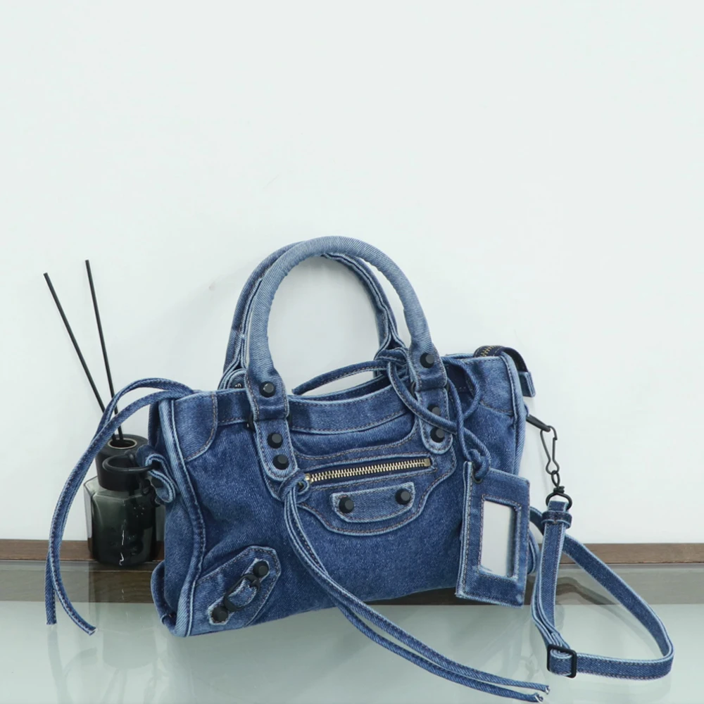 SHELKSBAG 2026 New Quality Washed Denim Bag Women's City Vintage Large Capacity Jean Crossbody Shoulder Bag with Zipper Design
SHELKSBAG 2026 New Quality Washed Denim Bag Women's City Vintage Large Capacity Jean Crossbody Shoulder Bag with Zipper Design