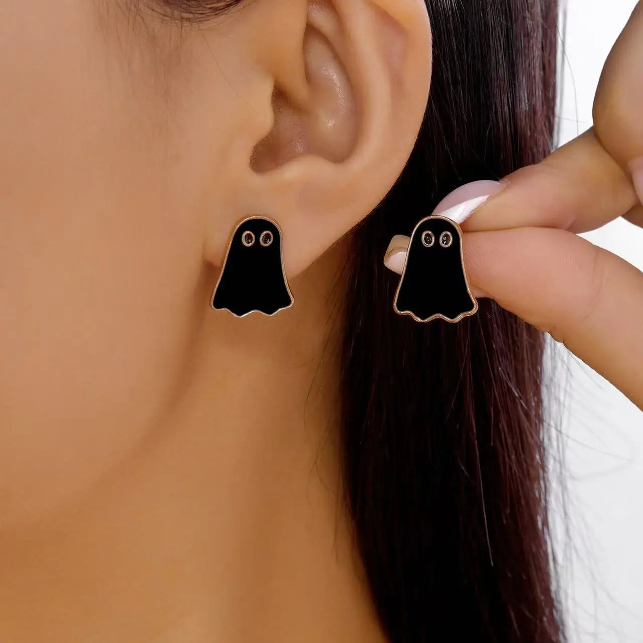 New quirky Halloween series black and white ghost pendant necklace earrings—cute and quirky
New quirky Halloween series black and white ghost pendant necklace earrings—cute and quirky
