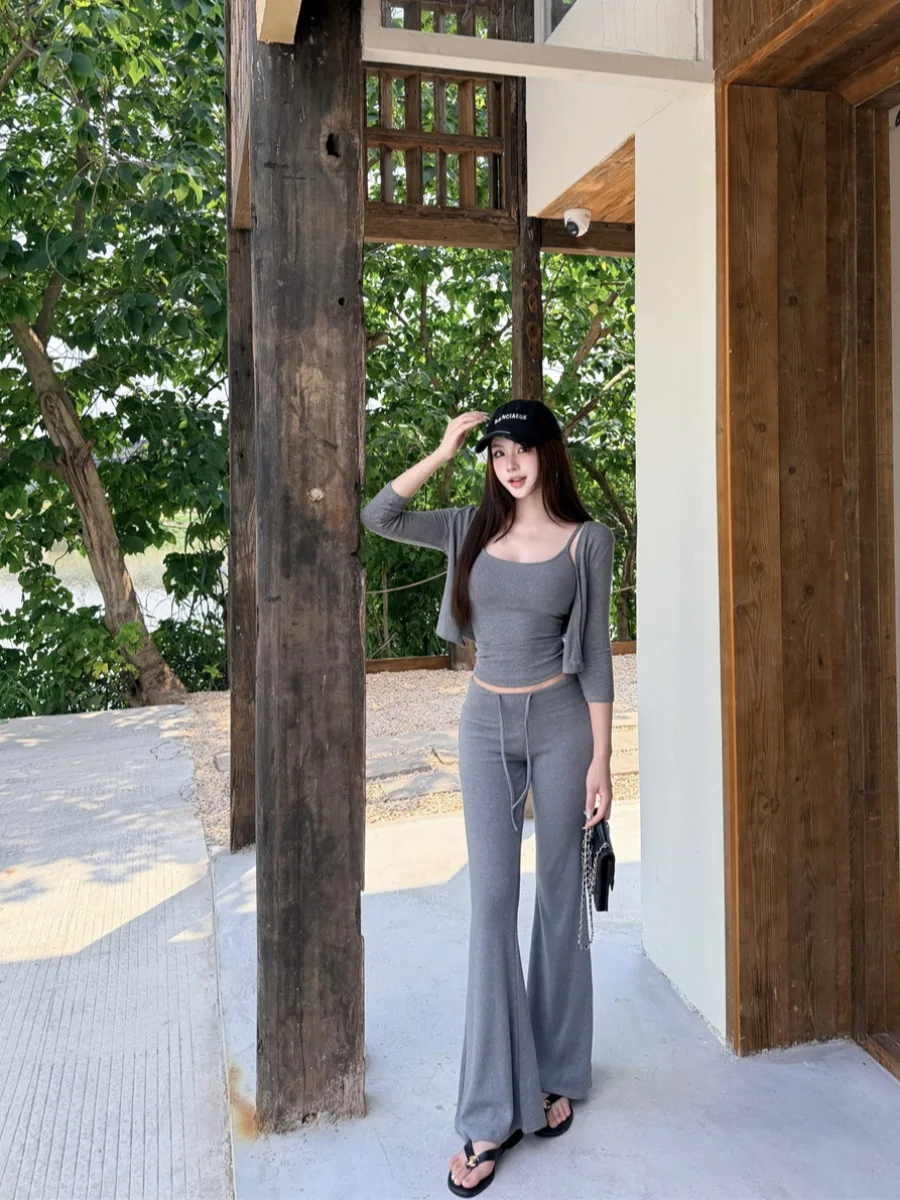 Casual Sportswear Set Short Sleeve Long Pants Women's Summer Drawstring Micro Flared Pants Grey Three-Piece Set Fashionable E...
Casual Sportswear Set Short Sleeve Long Pants Women's Summer Drawstring Micro Flared Pants Grey Three-Piece Set Fashionable E...