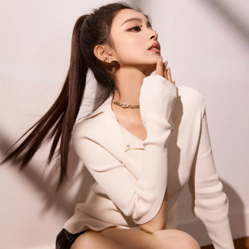 Hollow Out Solid Knitted Cardigan Women Autumn New Fashion Long Sleeve Office Ladies Casual Slim Single Breasted Elegant Sweater
Hollow Out Solid Knitted Cardigan Women Autumn New Fashion Long Sleeve Office Ladies Casual Slim Single Breasted Elegant Sweater