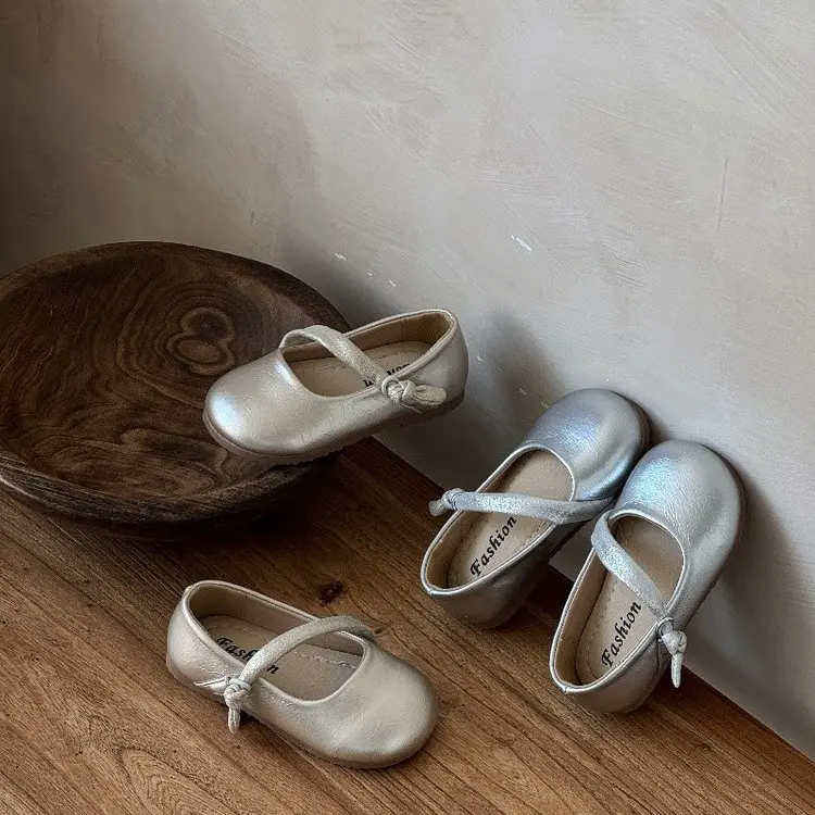 Kids Ankle Strap Leather Shoes for Girls 2025 New Autumn Toddler Gold Ballet Flats Soft Sole Chic Simple Kid School Dance Shoes
Kids Ankle Strap Leather Shoes for Girls 2025 New Autumn Toddler Gold Ballet Flats Soft Sole Chic Simple Kid School Dance Shoes