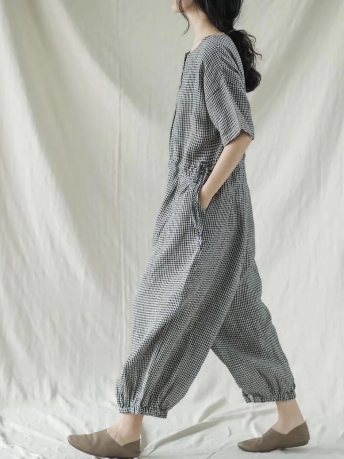 Льняной комбинезон в стиле ретро, женский летний модный свободный повседневный комбинезон-фонарики, утягивающая рабочая одежда, цельный модный
Льняной комбинезон в стиле ретро, женский летний модный свободный повседневный комбинезон-фонарики, утягивающая рабочая одежда, цельный модный