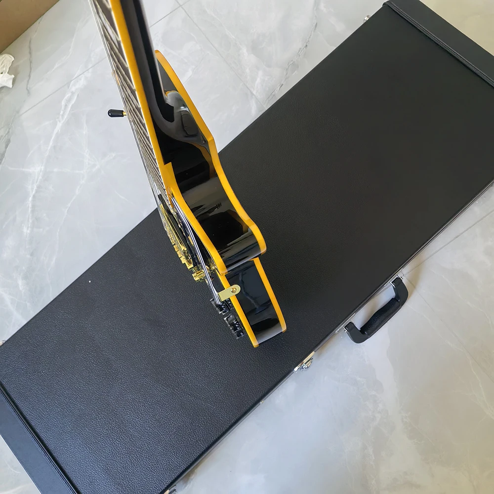 HOT!High-quality black electric guitar,in stock,fast shipping
HOT!High-quality black electric guitar,in stock,fast shipping