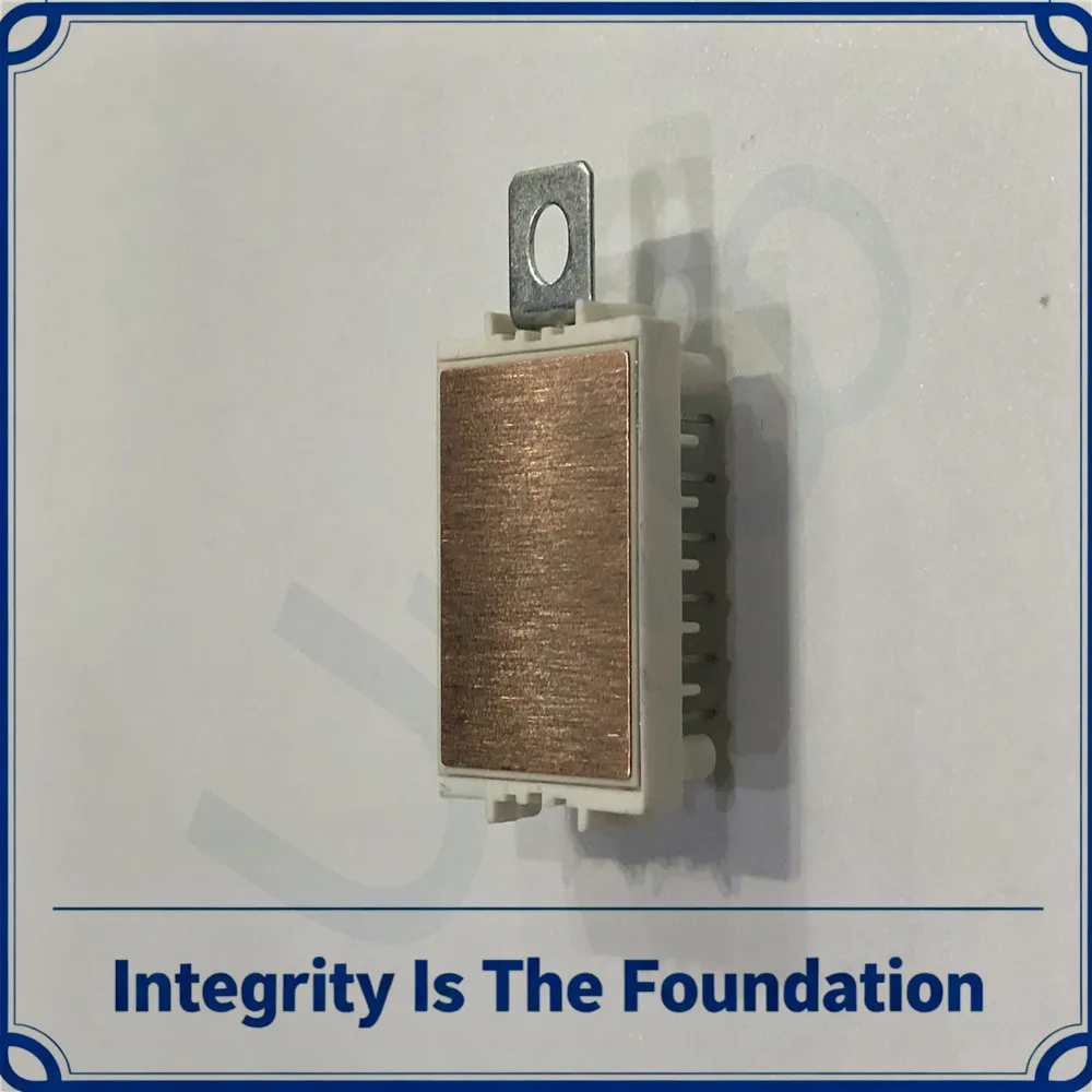 FS15R06VE3 FS20R06VE3 FS30R06VE3 FS10R06VE3-B2 FS20R06VE3-B2 Модуль IGBT Новый оригинальный
FS15R06VE3 FS20R06VE3 FS30R06VE3 FS10R06VE3-B2 FS20R06VE3-B2 Модуль IGBT Новый оригинальный