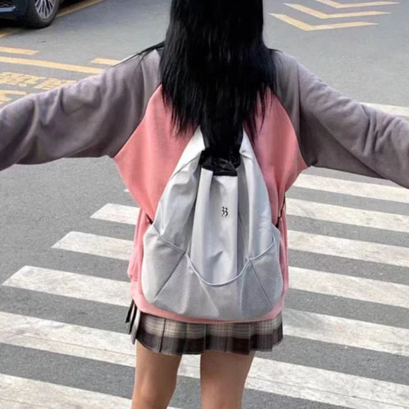 Женский дизайн, серый рюкзак на шнурке, большая вместимость, школьная сумка для студентов колледжа Y2k, женские модные дорожные сумки, корейские рюкзаки
Женский дизайн, серый рюкзак на шнурке, большая вместимость, школьная сумка для студентов колледжа Y2k, женские модные дорожные сумки, корейские рюкзаки