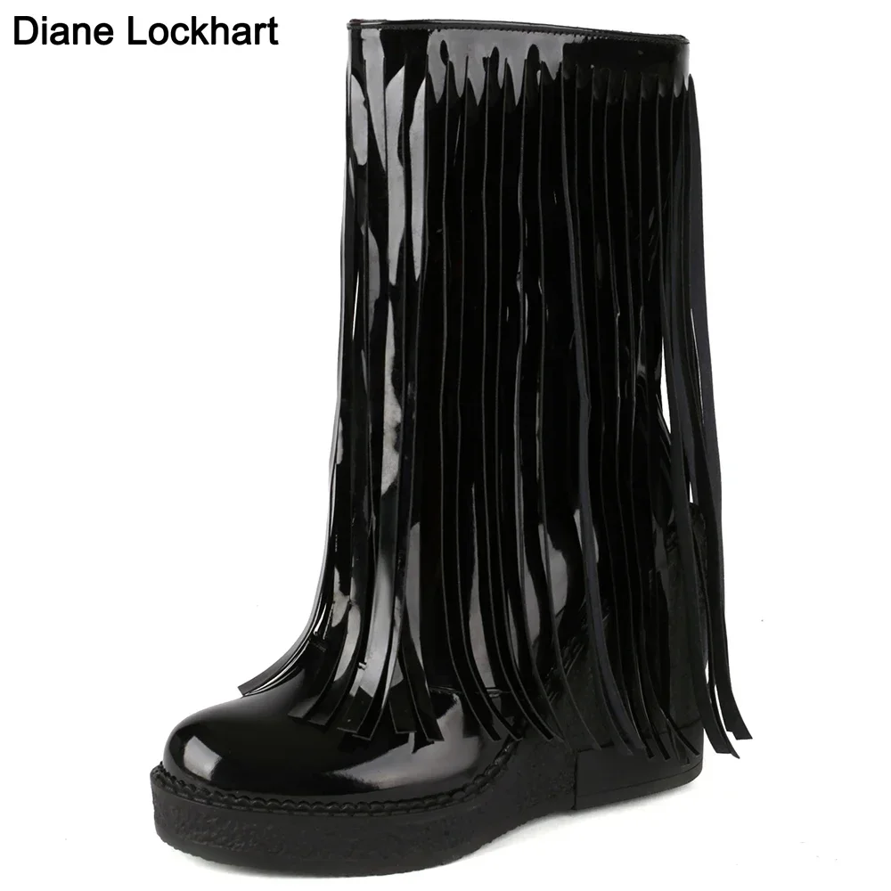 Осенне-зимние новые зимние ботинки, модные женские ботинки в богемном стиле с кисточками и скрытой танкеткой, ботинки до середины икры с круглым носком, женская обувь без шнуровки с бахромой 
Осенне-зимние новые зимние ботинки, модные женские ботинки в богемном стиле с кисточками и скрытой танкеткой, ботинки до середины икры с круглым носком, женская обувь без шнуровки с бахромой