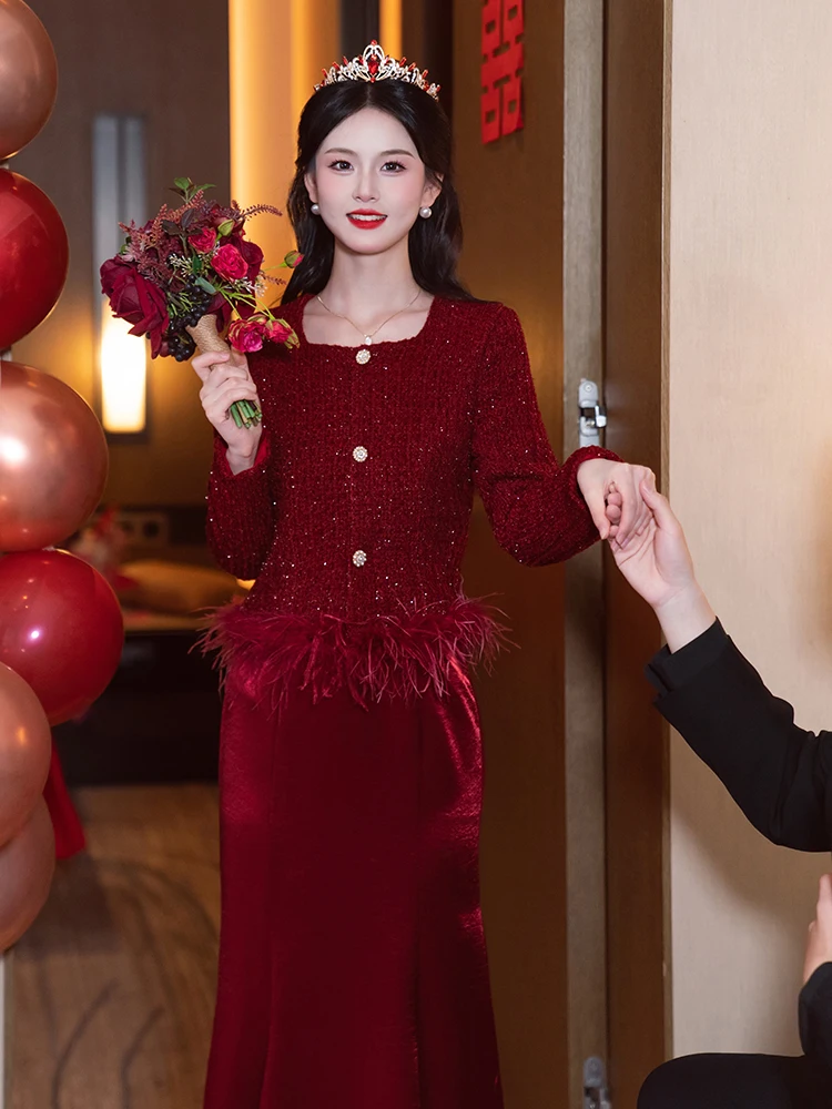 Красное верхнее платье для свадьбы и возвращения домой, осенне-зимний повседневный наряд, новый комплект для невесты, элегантное платье миди с длинными рукавами
Красное верхнее платье для свадьбы и возвращения домой, осенне-зимний повседневный наряд, новый комплект для невесты, элегантное платье миди с длинными рукавами