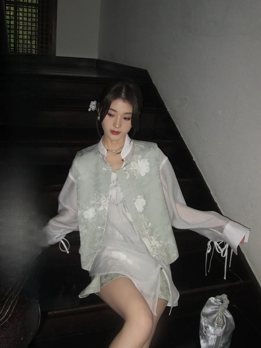 Новая женская летняя блузка в китайском стиле с длинным рукавом, модный топ из полиэстера (95%) и спандекса (5%) для летнего сезона.
Новая женская летняя блузка в китайском стиле с длинным рукавом, модный топ из полиэстера (95%) и спандекса (5%) для летнего сезона.