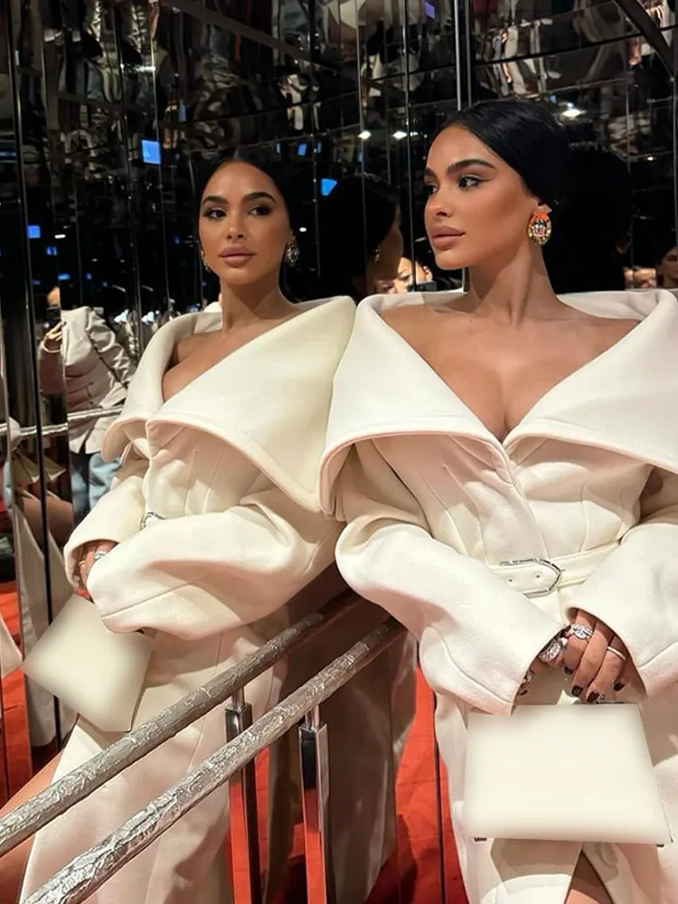 White Lapel Woolen Long Overcoats Women Lapel Double Breasted Long Sleeve Waist Cinching Warm Coats 2025 Lady Commuter Outwear
White Lapel Woolen Long Overcoats Women Lapel Double Breasted Long Sleeve Waist Cinching Warm Coats 2025 Lady Commuter Outwear