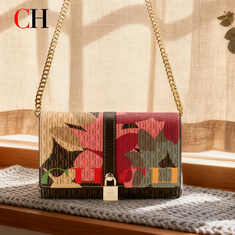 CH Women Chain Crossbody Bag Abstract Floral Print Lock Design PU Leather Shoulder Bag Casual Street Style For Ladies
CH Women Chain Crossbody Bag Abstract Floral Print Lock Design PU Leather Shoulder Bag Casual Street Style For Ladies