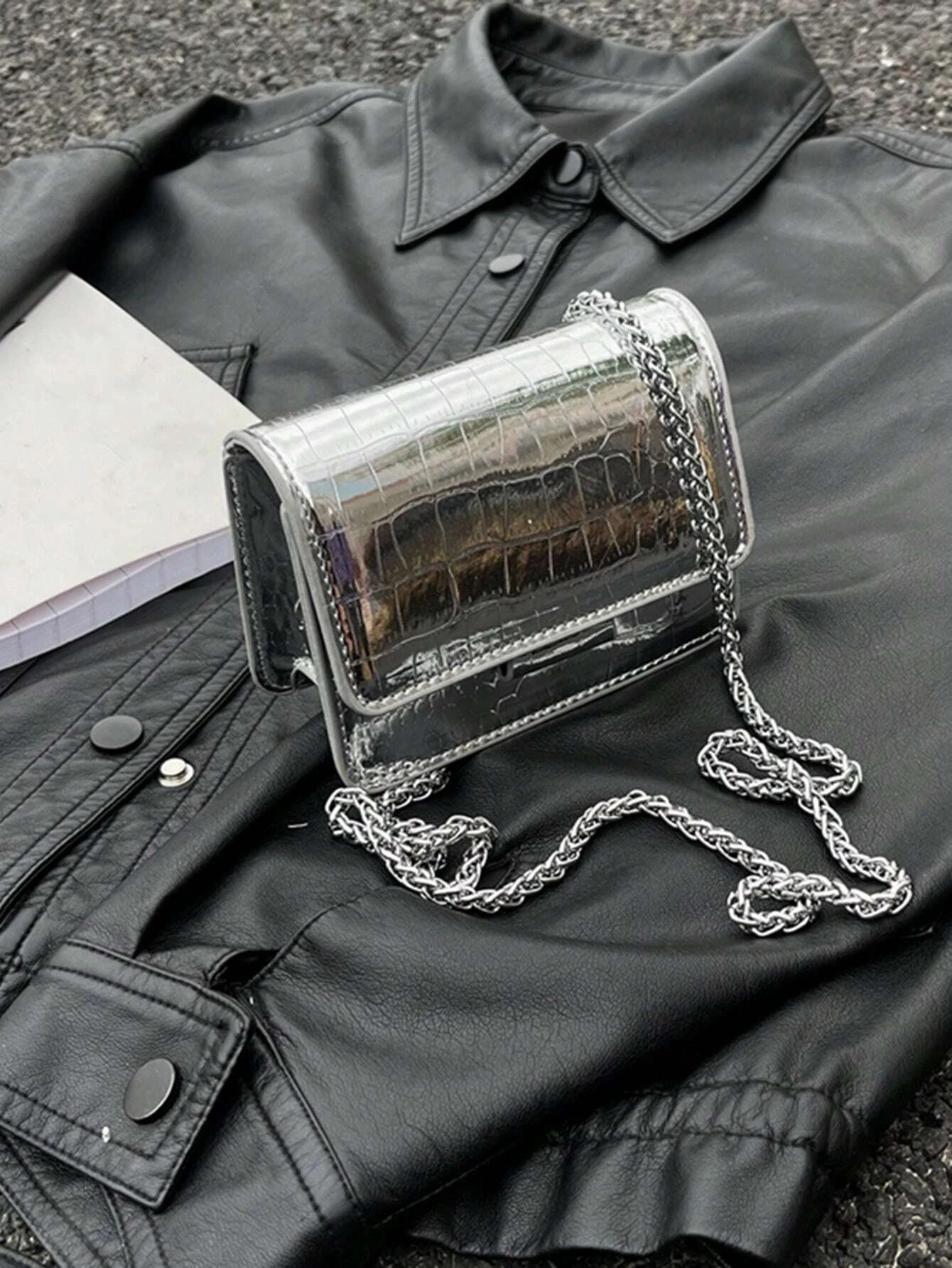 Mini Flap Square Bag Funky Crocodile Embossed Chain PU Fabric Fashionable Solid Color Crossbody Bag Lightweight Shoulder Bag
Mini Flap Square Bag Funky Crocodile Embossed Chain PU Fabric Fashionable Solid Color Crossbody Bag Lightweight Shoulder Bag