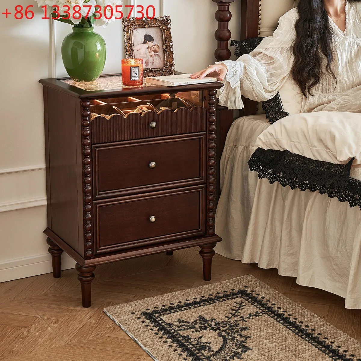 French medieval solid wood bedside table with lamp walnut retro three-bucket cabinet
French medieval solid wood bedside table with lamp walnut retro three-bucket cabinet
