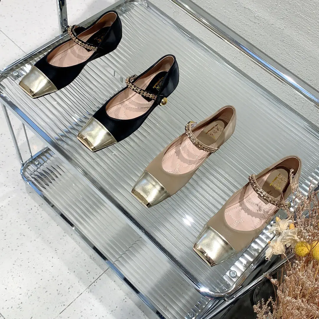 Новые французские туфли для дочки с золотой квадратной головкой и цепочкой в тон, женские туфли на толстом каблуке 
Новые французские туфли для дочки с золотой квадратной головкой и цепочкой в тон, женские туфли на толстом каблуке