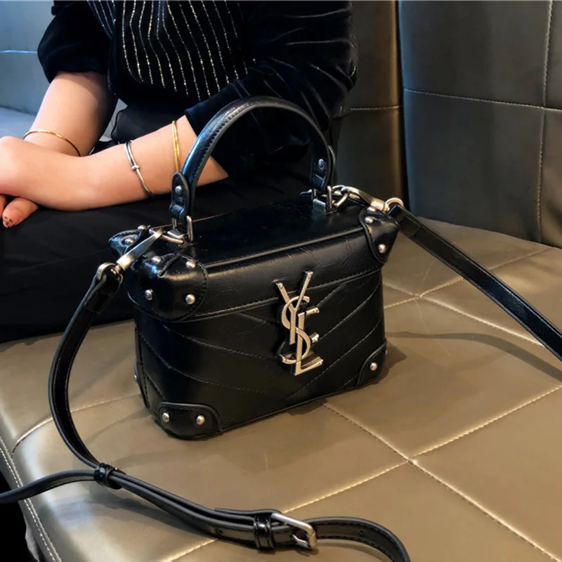 2025 new niche box bag, women's new fashionable makeup bag, handbag, shoulder bag, crossbody bag 
2025 new niche box bag, women's new fashionable makeup bag, handbag, shoulder bag, crossbody bag