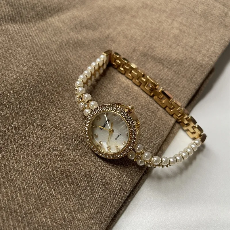 Elegant Pearl Chain Small Dial Watch High-end Exquisite Luxury Pearl Dial Women's Watch Gifts
Elegant Pearl Chain Small Dial Watch High-end Exquisite Luxury Pearl Dial Women's Watch Gifts