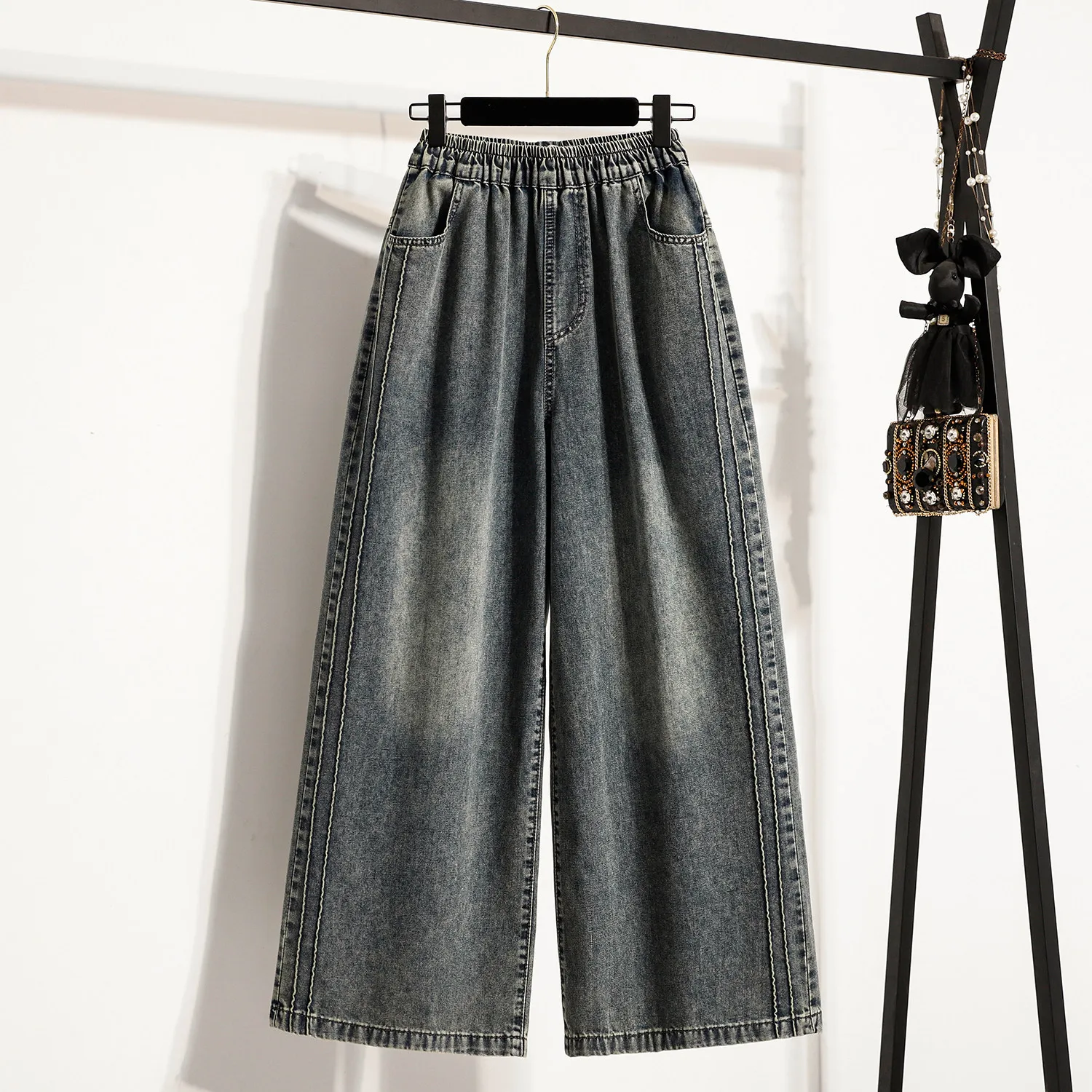 Women's Spring Summer Fashion Solid Color Loose Casual Jeans Retro Elastic Waist Loose Casual Straight Wide-leg Pants Streetwear
Women's Spring Summer Fashion Solid Color Loose Casual Jeans Retro Elastic Waist Loose Casual Straight Wide-leg Pants Streetwear