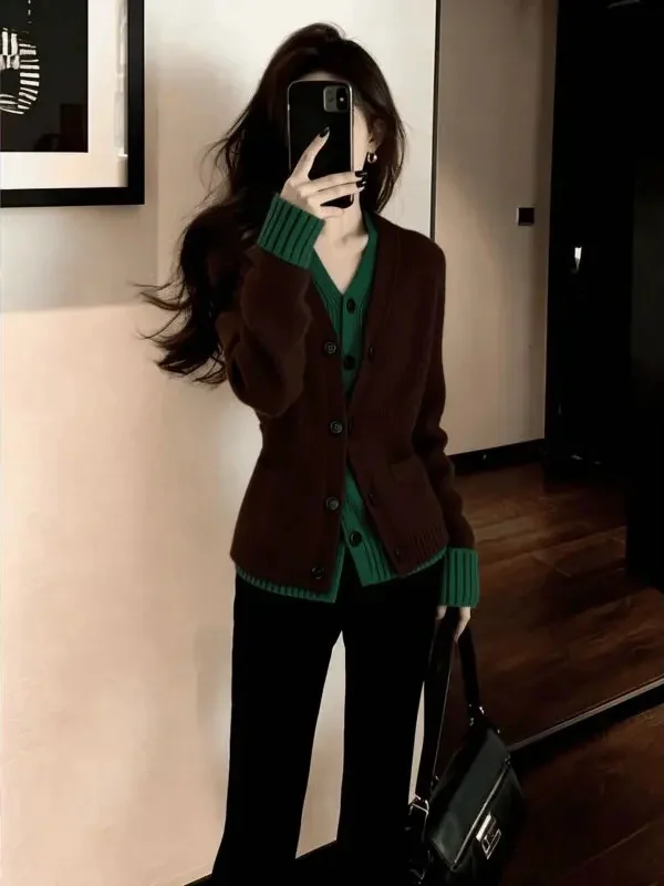 Loose Women's Knitted Sweater Cardigan Deep Brown Contrast Color Waist-Cinching Faux Two-Piece Winter Fashion Korean Style
Loose Women's Knitted Sweater Cardigan Deep Brown Contrast Color Waist-Cinching Faux Two-Piece Winter Fashion Korean Style