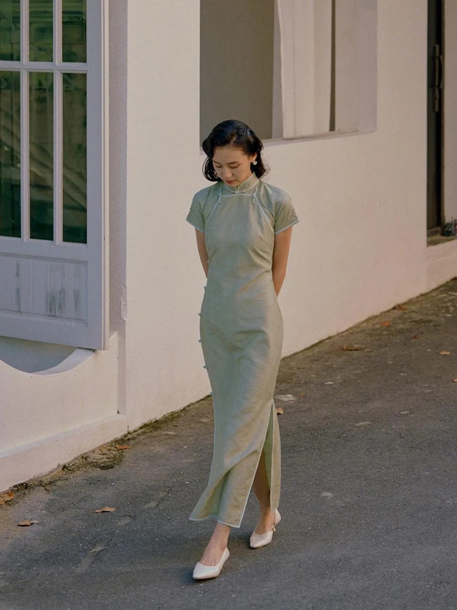 Винтажный костюм Momei: традиционный китайский длинный пиджак с двойным отложным воротником, вышивкой и полным раскрытием, из полиэфирного волокна
Винтажный костюм Momei: традиционный китайский длинный пиджак с двойным отложным воротником, вышивкой и полным раскрытием, из полиэфирного волокна