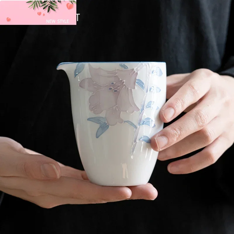 210 мл китайская керамическая чашка Ча Хай ручной работы с трехмерными рельефными цветами, чайная чашка, бытовой фарфоровый чайный сервиз, аксессуары
210 мл китайская керамическая чашка Ча Хай ручной работы с трехмерными рельефными цветами, чайная чашка, бытовой фарфоровый чайный сервиз, аксессуары