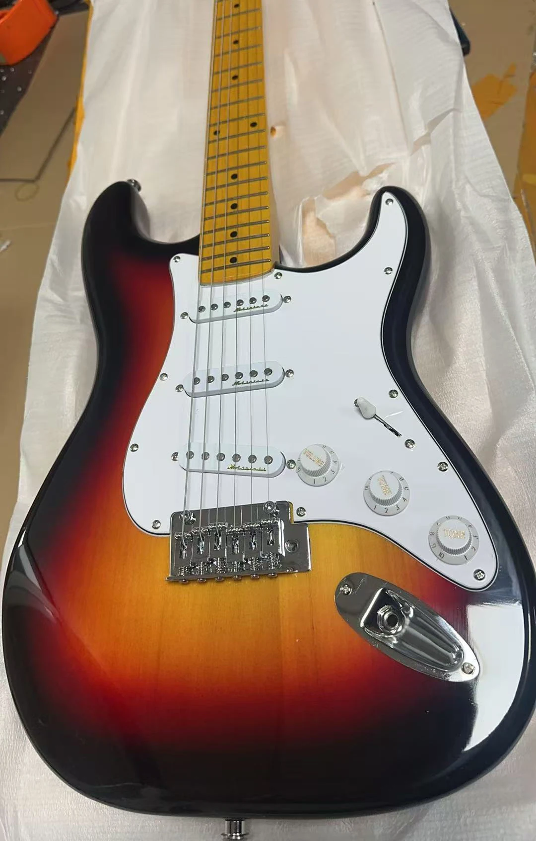 Гитара 2026 Hot Maple Fingerboard Ultraburst
Гитара 2026 Hot Maple Fingerboard Ultraburst
