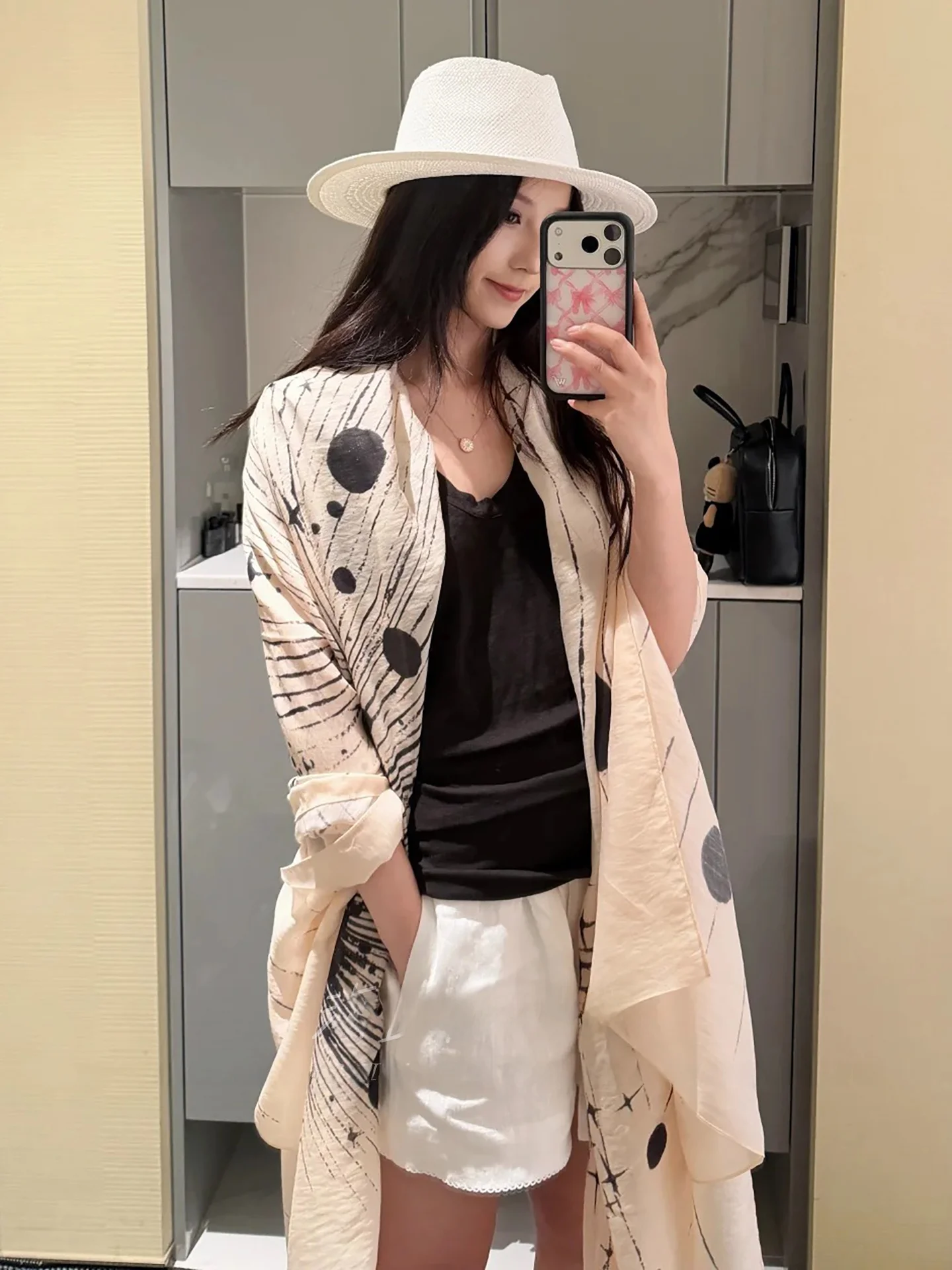 Laid-back Style Long Thin Printed Shawl Women's Casual Summer Sunscreen Lightweight Ambient Ink Star Print Wrap Versatile Scarf
Laid-back Style Long Thin Printed Shawl Women's Casual Summer Sunscreen Lightweight Ambient Ink Star Print Wrap Versatile Scarf