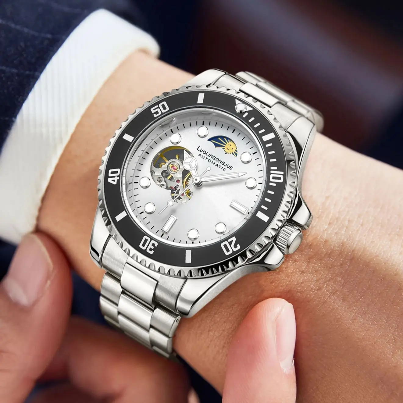 European and American Style Luxury High-End Business Diver Series Luxury Mechanical Men's Watch, Business Skeleton Automatic Mechanical Watch with Hollow Design, Party Fashion Watch, Value-For-Money Cool Brand Watch for Men, Fashionable and Exquisite Birt
European and American Style Luxury High-End Business Diver Series Luxury Mechanical Men's Watch, Business Skeleton Automatic Mechanical Watch with Hollow Design, Party Fashion Watch, Value-For-Money Cool Brand Watch for Men, Fashionable and Exquisite Birt