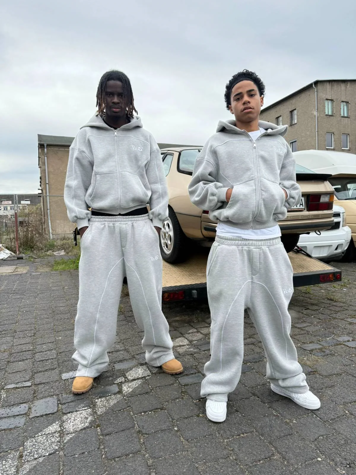 Aesthetic Street Fashion Sweatshirt 2025 New Autumn And Winter Simple Letter Embroidered Loose Zipper Casual Pants Two-piece Set
Aesthetic Street Fashion Sweatshirt 2025 New Autumn And Winter Simple Letter Embroidered Loose Zipper Casual Pants Two-piece Set