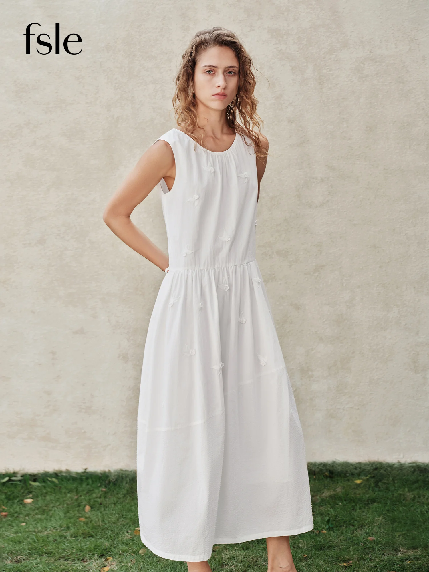 FSLE 【Premium Series】Crochet Embroidery Sleeveless Dress Round Neck High Waist A-line Dress Pure White Cotton Summer Women
FSLE 【Premium Series】Crochet Embroidery Sleeveless Dress Round Neck High Waist A-line Dress Pure White Cotton Summer Women