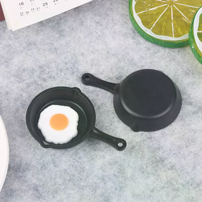 Миниатюрные сковородки для жарки яиц 1:12 для кукольного домика, кухонная утварь, аксессуары для игровой кухни
Миниатюрные сковородки для жарки яиц 1:12 для кукольного домика, кухонная утварь, аксессуары для игровой кухни