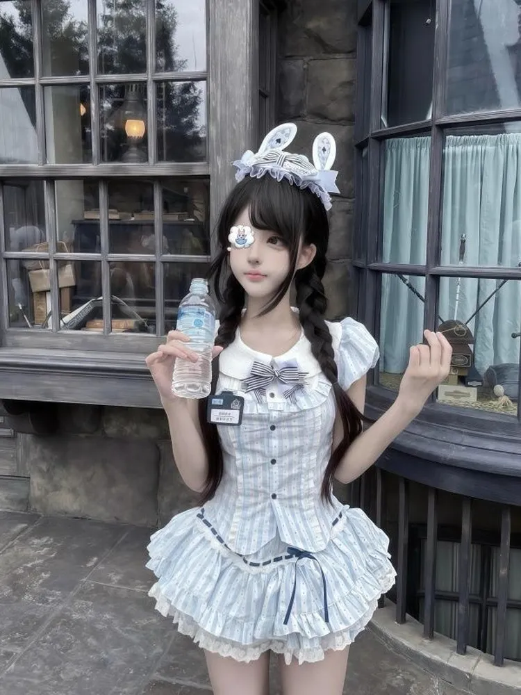 Summer New Sweet Stripes Doll Collar Bubble Sleeve Slim Short Top Lace Puffy Short Skirt Set Women's Fashion Ensemble
Summer New Sweet Stripes Doll Collar Bubble Sleeve Slim Short Top Lace Puffy Short Skirt Set Women's Fashion Ensemble