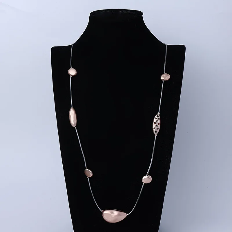 Fashion Leather Rope Long Women's Metal Necklace Sweater Chain
Fashion Leather Rope Long Women's Metal Necklace Sweater Chain